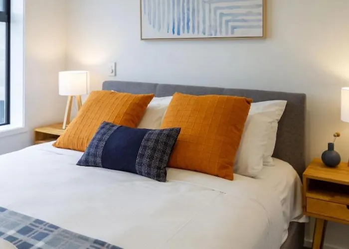 Serenity In The Centre: 2 Bed 2 Bath
